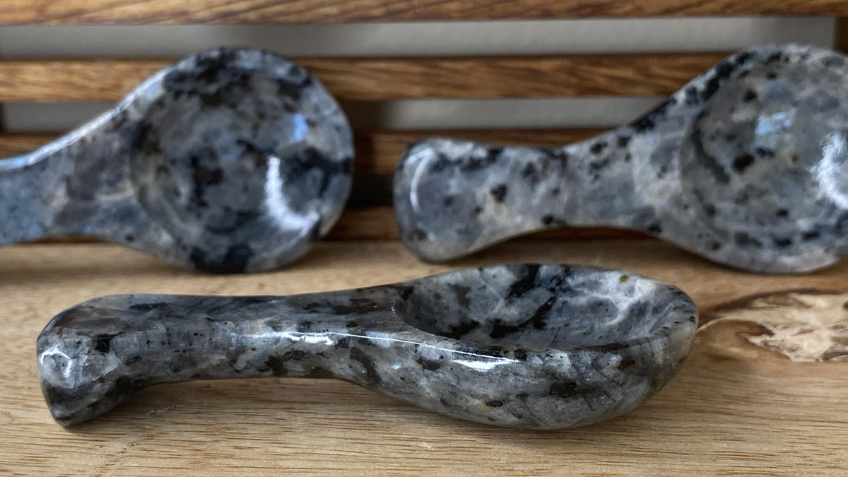 Larvakite lil Spoon (1 carving)