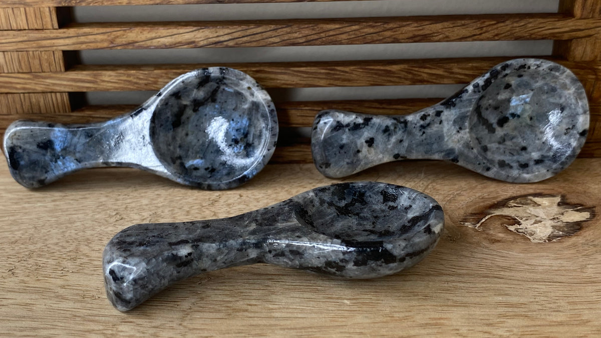 Larvakite lil Spoon (1 carving)
