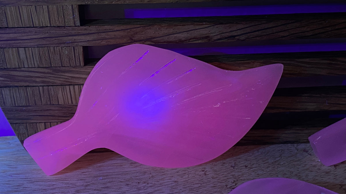 Pink Mangano Calcite Leaf Dish (1 carving)